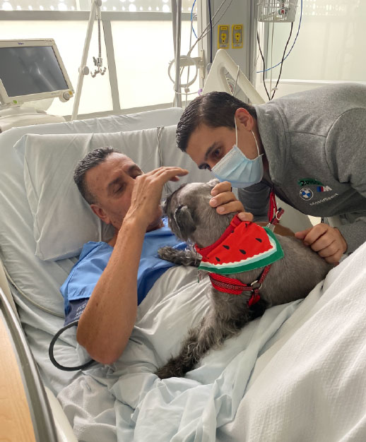 Karola mascota que visito a un paciente en el HUN