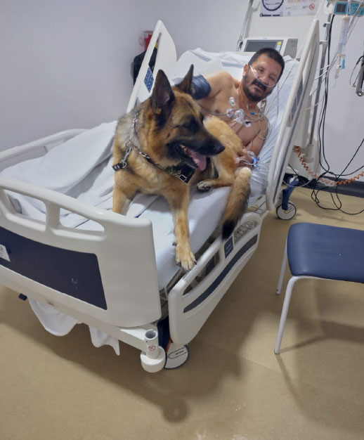 Rex mascota que visito a un paciente en el HUN
